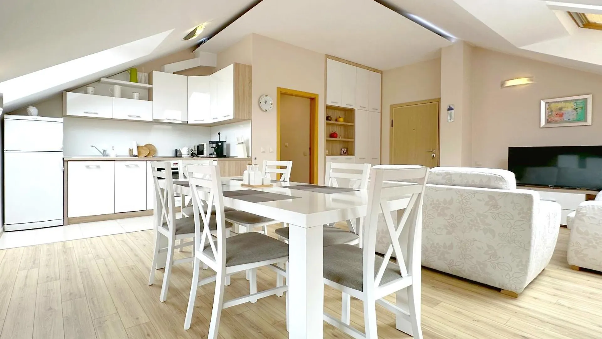 Old City Views - Luxury 2Bdr Apt & Free Parking