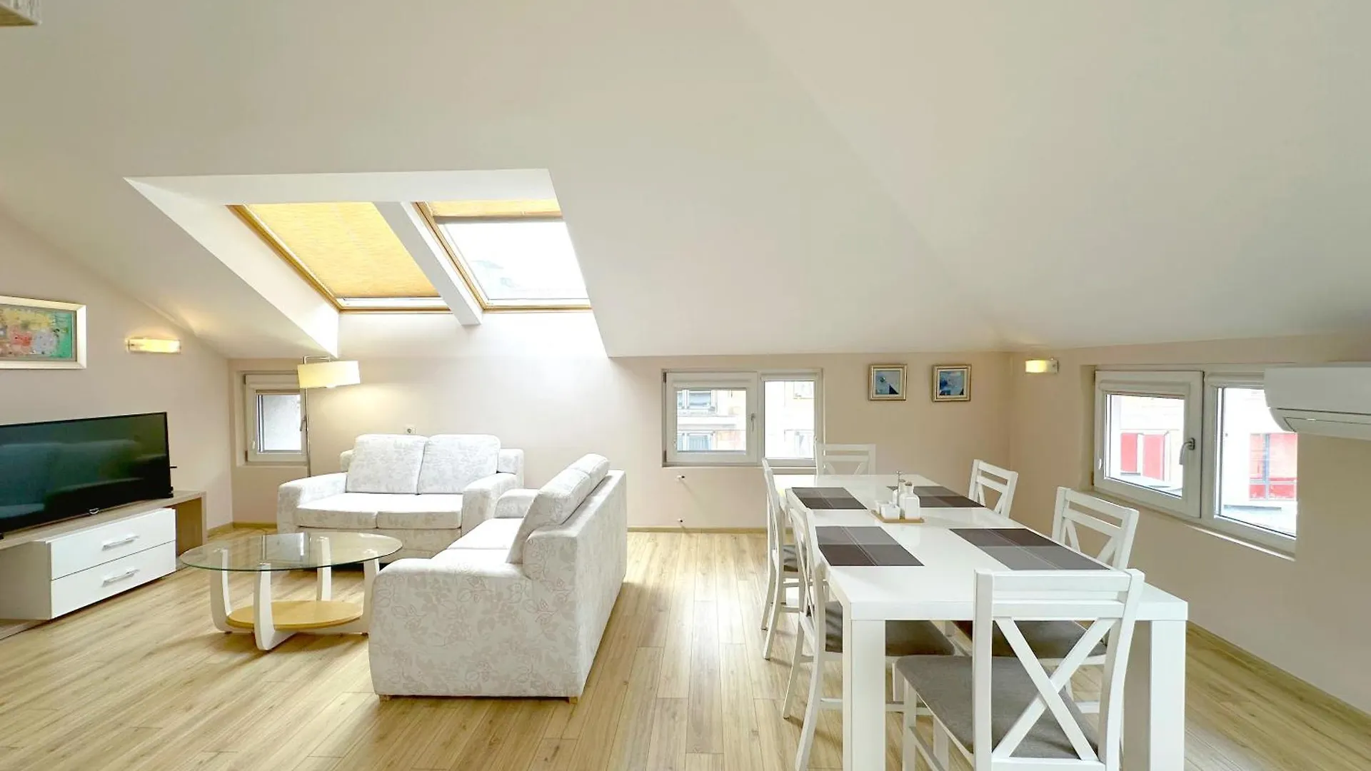 Apartamento Old City Views - Luxury 2Bdr Apt & Free Parking Bulgária