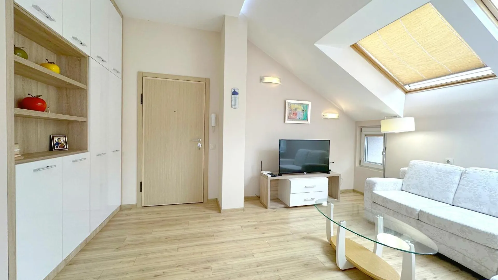 Old City Views - Luxury 2Bdr Apt & Free Parking Sófia