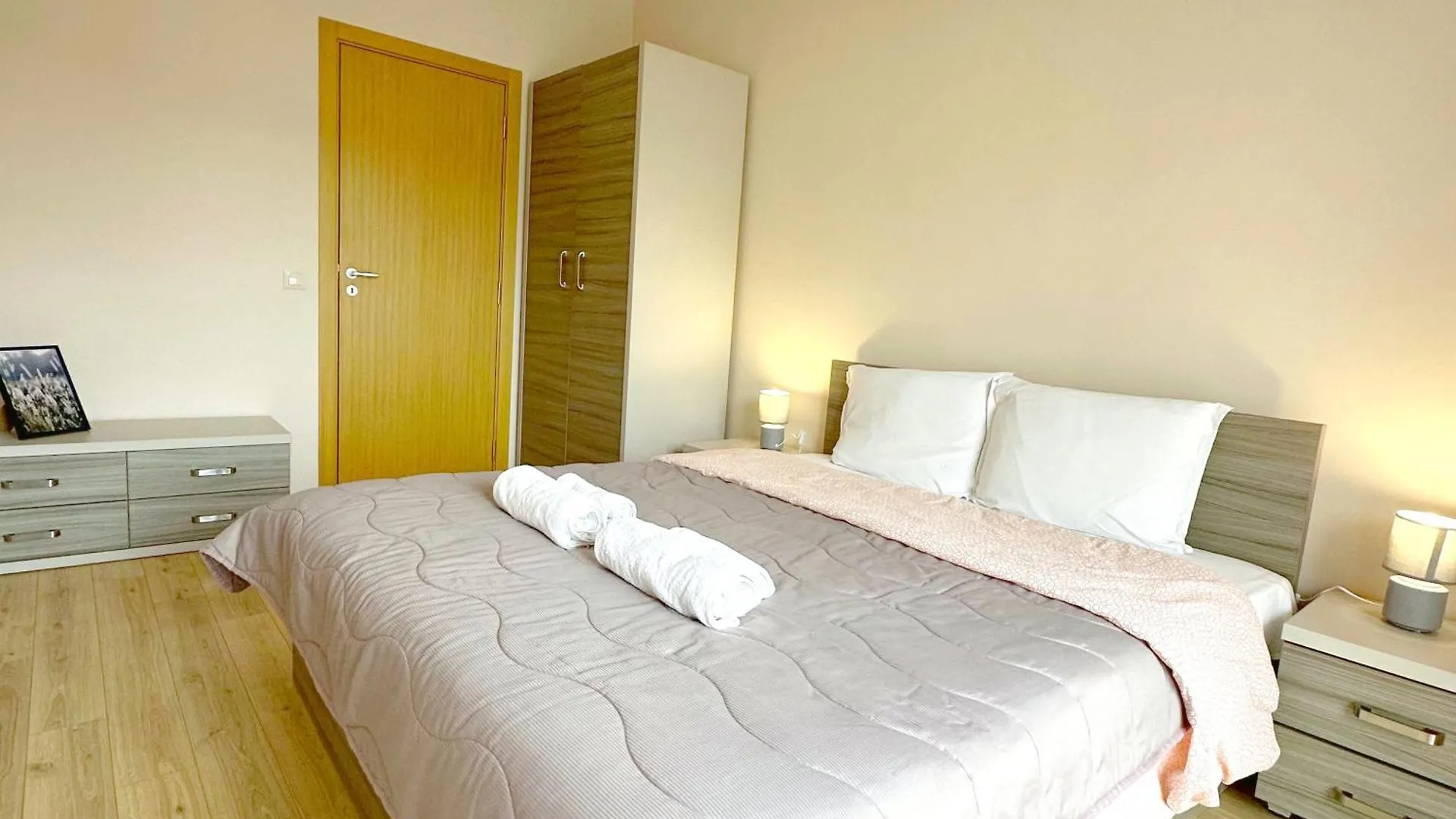 Apartamento Old City Views - Luxury 2Bdr Apt & Free Parking